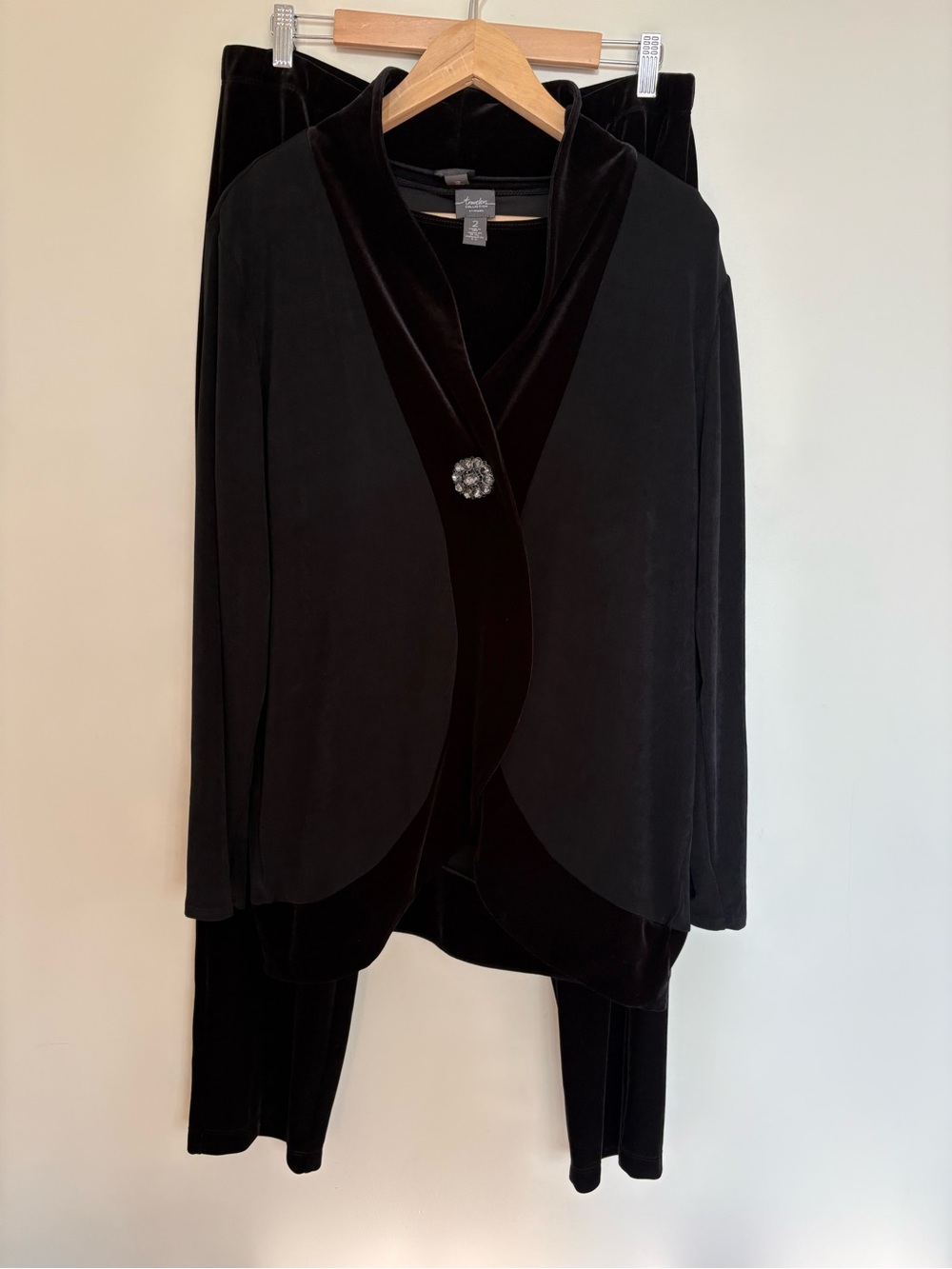 Chicos travelers velour 3 piece set size 2 Large